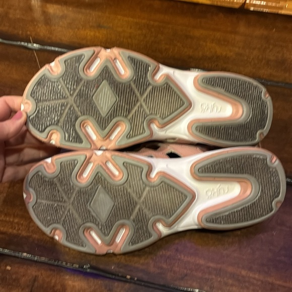 Size 8 Ryka Devoted Gladiator Sport Sandals in Salmon Pink (ABBA) - Picture 12 of 15